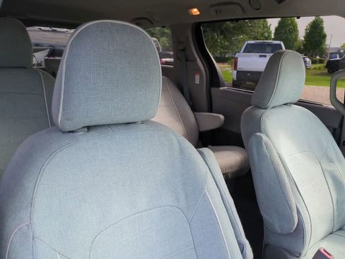 Used 2017 Toyota Sienna LE FWD image 7