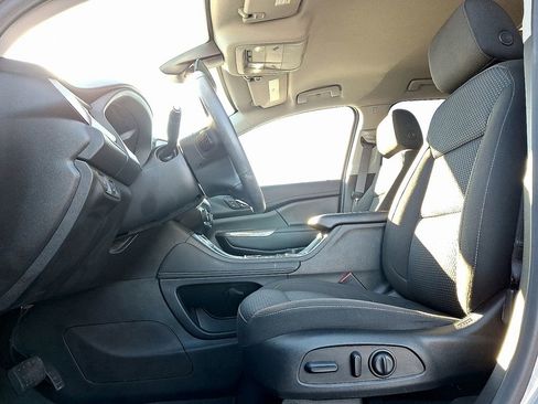 Used 2023 GMC Acadia SLE w/ Driver Convenience Package image 13