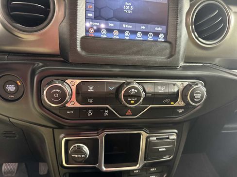 Used 2022 Jeep Wrangler Sport image 18