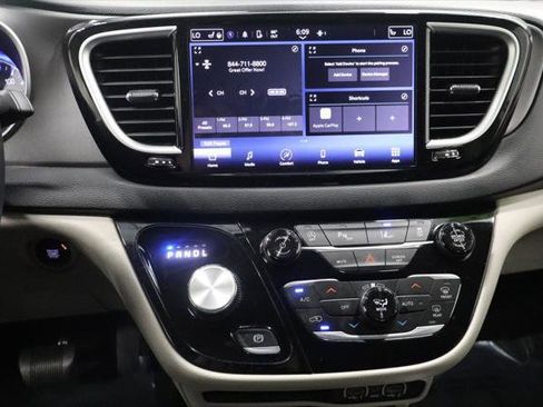 Certified 2023 Chrysler Pacifica Touring-L FWD image 24