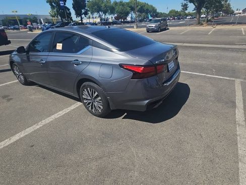 Used 2023 Nissan Altima 2.5 SV w/ SV Premium Package AWD/4WD image 5