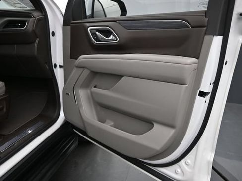 Used 2024 GMC Yukon XL SLT w/ SLT Luxury Package AWD/4WD image 22