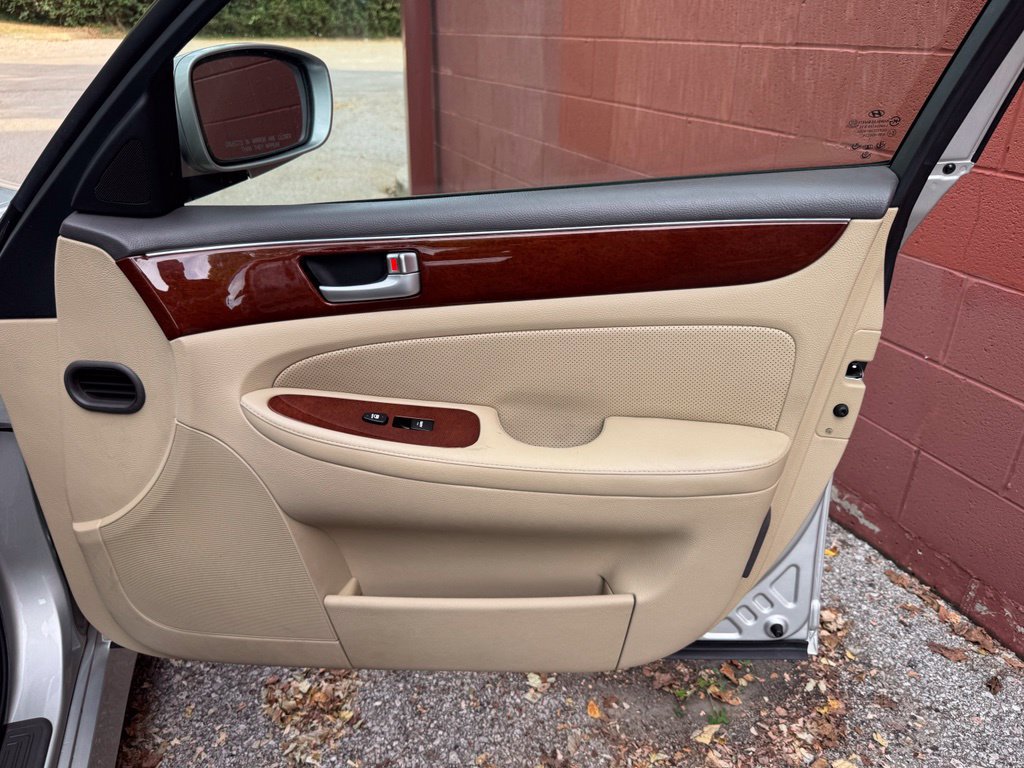 Used 2012 Hyundai Genesis 3.8 RWD image 27