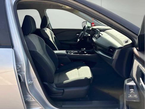 Used 2023 Nissan Rogue SV image 16