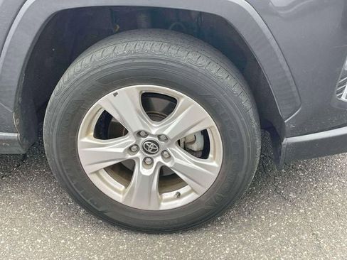 Used 2021 Toyota RAV4 XLE w/ Convenience Package image 9