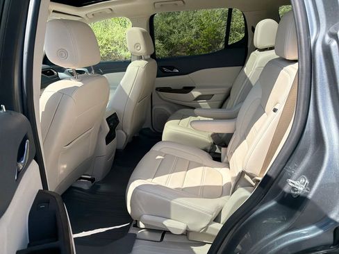 Used 2020 GMC Acadia Denali w/ Denali Ultimate Package AWD/4WD image 22