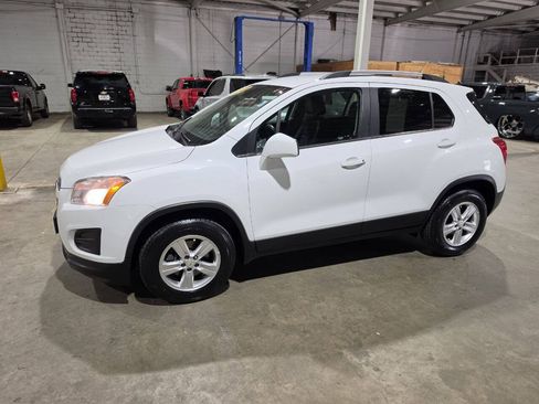 Used 2016 Chevrolet Trax LT w/ LT Convenience Package AWD/4WD image 3