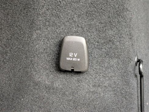 Certified 2023 Volvo XC60 B5 Ultimate w/ Climate Package image 15