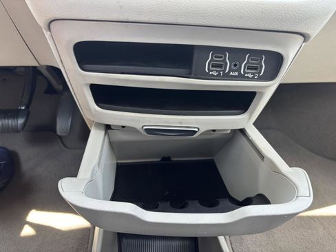 Used 2021 Chrysler Voyager LX image 35