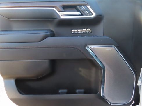 Certified 2025 Chevrolet Silverado 1500 High Country w/ Technology Package image 10