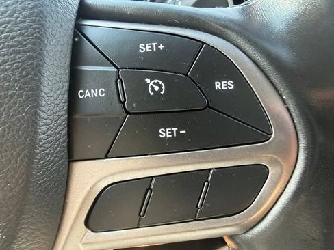 Used 2020 Jeep Cherokee Latitude Plus w/ Cold Weather Group AWD/4WD image 12