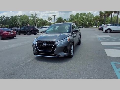 New 2025 Nissan Kicks Play S image 21