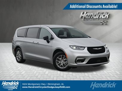 New 2026 Chrysler Pacifica Select