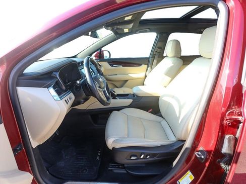 Used 2018 Cadillac XT5 Luxury w/ Driver Awareness Package image 12