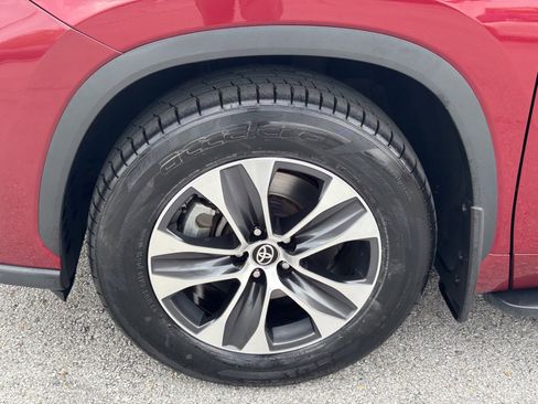 Used 2024 Toyota Highlander LE image 13