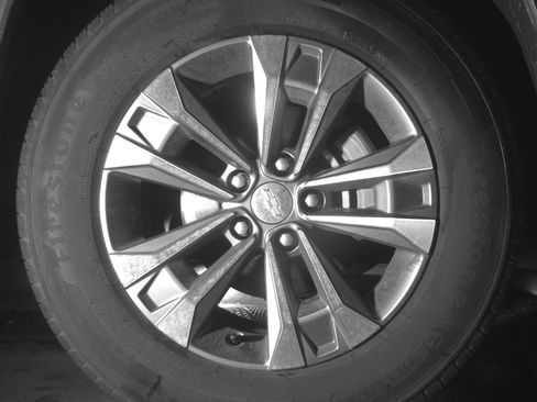 Used 2025 Chevrolet Equinox LT FWD image 13