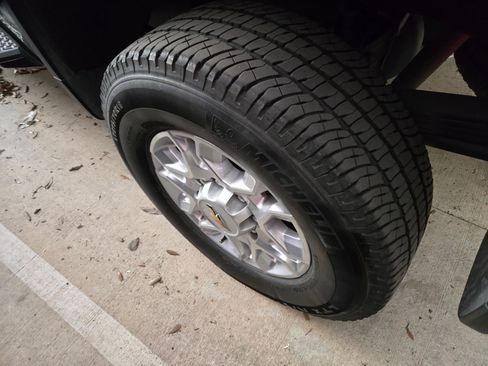 Used 2024 Chevrolet Silverado 2500 LTZ w/ LTZ Convenience Package image 9