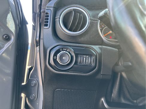 Used 2018 Jeep Wrangler Unlimited Sahara w/ Dual Top Group AWD/4WD image 27