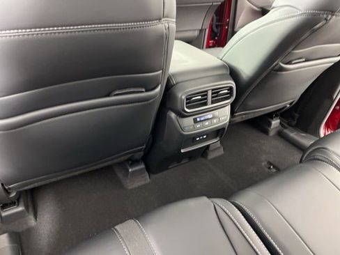 Used 2025 Honda Pilot Touring image 42