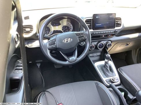 Used 2022 Hyundai Venue Limited FWD image 12