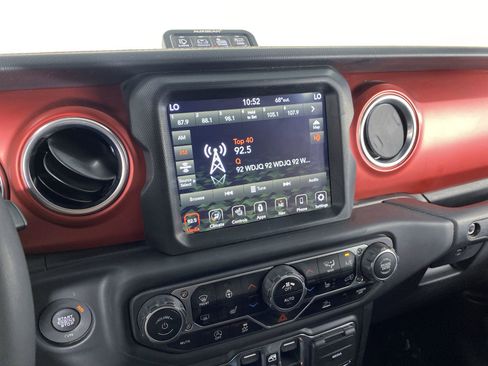 Used 2023 Jeep Gladiator Rubicon w/ Cold Weather Group AWD/4WD image 37