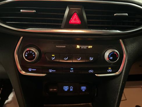 Used 2019 Hyundai Santa Fe SE FWD image 17