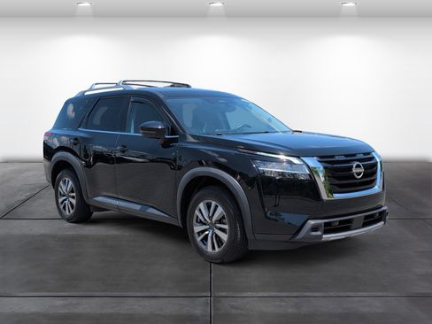 Used 2023 Nissan Pathfinder SL AWD/4WD image 2