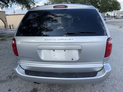 Used 2006 Dodge Grand Caravan SXT w/ Leather Interior Group FWD image 6