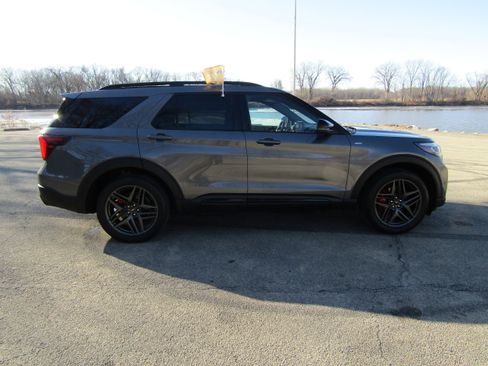 Certified 2025 Ford Explorer ST-Line w/ Premium Package image 6