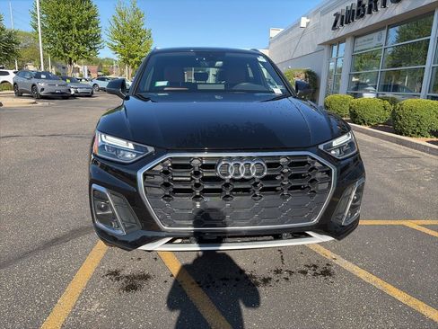 Used 2023 Audi Q5 2.0T Premium w/ Convenience Package AWD/4WD image 3