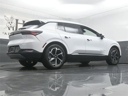 New 2025 Chevrolet Equinox EV LT image 11