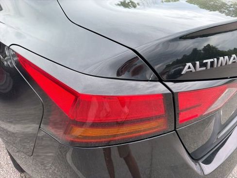 Used 2024 Nissan Altima 2.5 SV FWD image 7