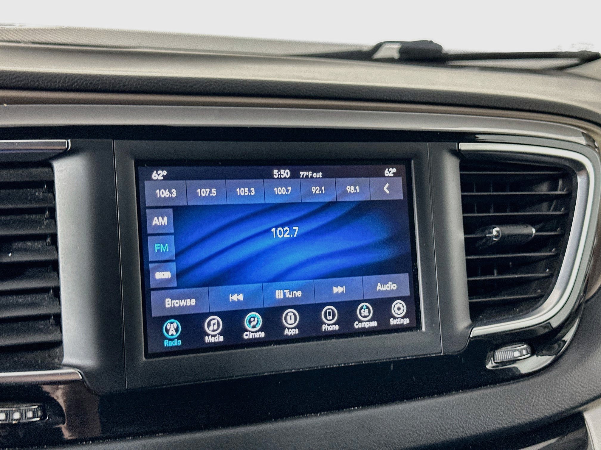 Used 2018 Chrysler Pacifica Touring Plus w/ Tire & Wheel Group FWD image 19