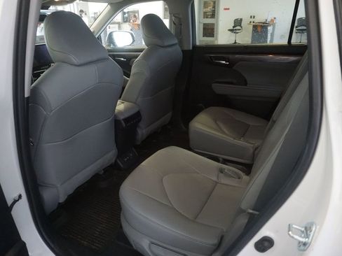 Used 2023 Toyota Highlander Limited AWD/4WD image 22