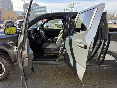 Certified 2024 Toyota Tacoma TRD Off-Road image 16