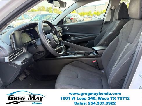 Used 2025 Hyundai Elantra SE FWD image 12