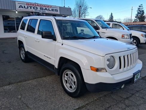 Used 2014 Jeep Patriot Sport w/ Power Value Group image 2