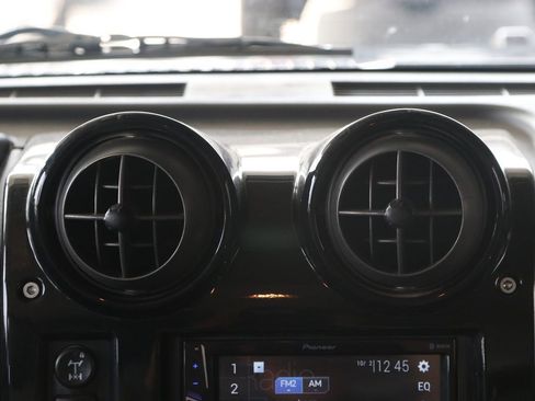 Used 2004 HUMMER H2 w/ Preferred Equipment Group image 17