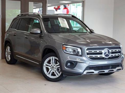 Used 2023 Mercedes-Benz GLB 250 4MATIC w/ Premium Package image 6