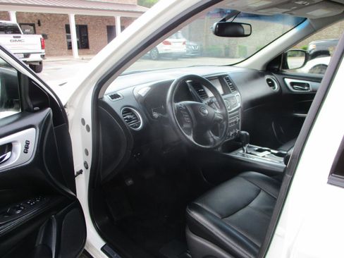 Used 2019 Nissan Pathfinder SL image 12