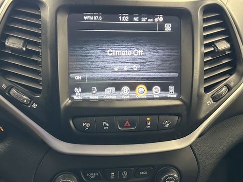 Used 2018 Jeep Cherokee Overland w/ Technology Group image 31