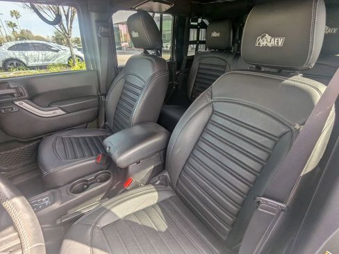 Used 2015 Jeep Wrangler Unlimited Rubicon w/ Dual Top Group image 7