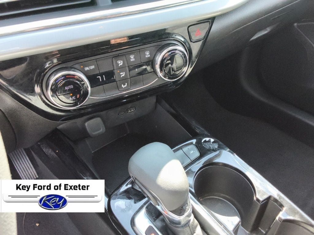 Used 2025 Chevrolet Trax LT FWD image 32