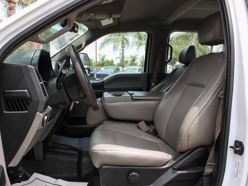 Used 2017 Ford F550 2WD Crew Cab Super Duty image 16