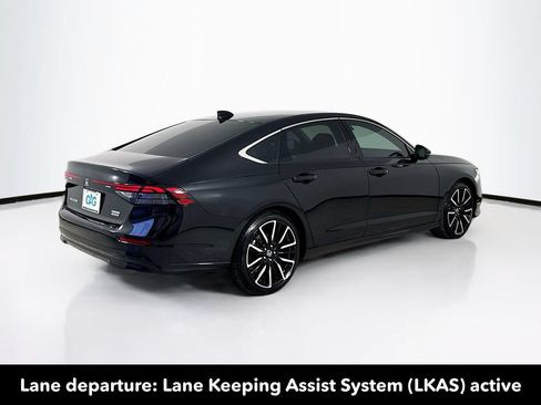 Used 2025 Honda Accord Touring image 8