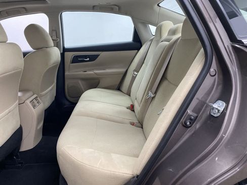 Used 2015 Nissan Altima 2.5 SV w/ Convenience Package image 18