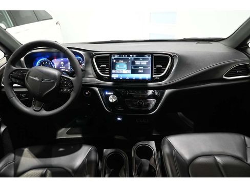 Used 2023 Chrysler Pacifica Touring-L w/ S Appearance Package FWD image 23