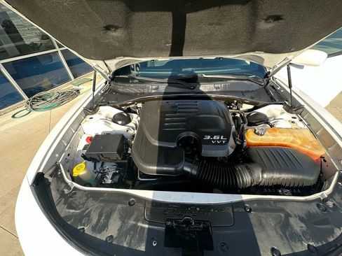 Used 2015 Dodge Charger SXT image 34