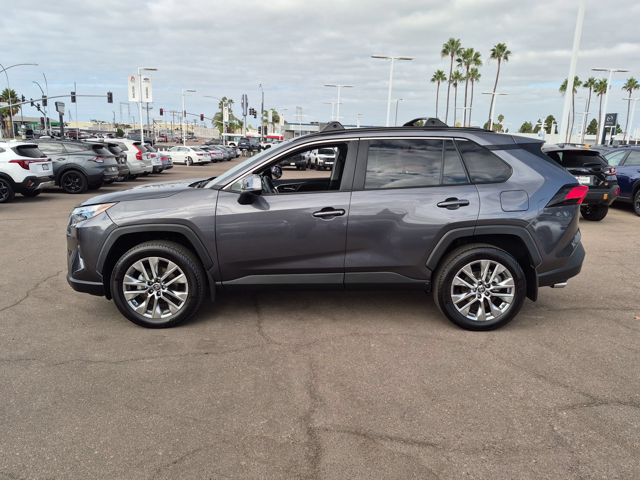 Used 2023 Toyota RAV4 XLE Premium FWD image 4