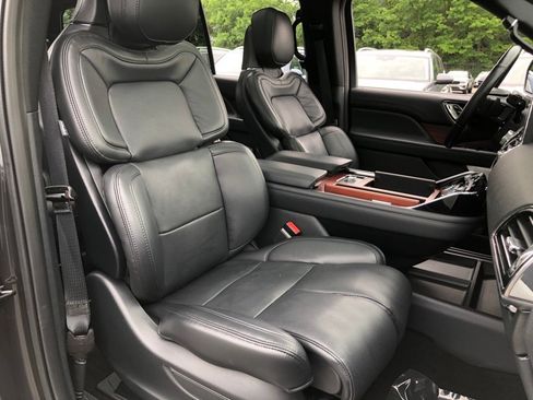 Used 2022 Lincoln Navigator Reserve image 30